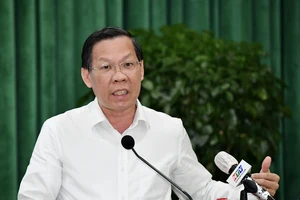 Chủ tịch UBND TPHCM Phan Văn Mãi yêu cầu đẩy mạnh tuyên truyền cho người dân về dịch vụ công trực tuyến