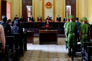  Phiên tòa xét xử sơ thẩm bị cáo Trần Phương Bình và đồng phạm vào sáng 14-3