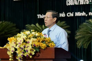 Chủ tịch UBND TPHCM Phan Văn Mãi phát động đợt thi đua đặc biệt chào mừng kỷ niệm 50 năm Ngày Giải phóng miền Nam, thống nhất đất nước. Ảnh: HOÀNG HÙNG