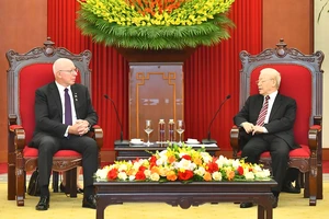 Tổng Bí thư Nguyễn Phú Trọng tiếp Toàn quyền Australia David Hurley thăm cấp Nhà nước Việt Nam, chiều 4-4. Ảnh: VIẾT CHUNG