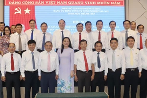 Phó Bí thư Thành ủy TPHCM Nguyễn Hồ Hải cùng lãnh đạo Tổng Công ty CNS tại hội nghị