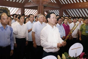 Chủ tịch nước Võ Văn Thưởng dâng hương tưởng niệm 54 năm ngày mất của Chủ tịch Hồ Chí Minh 