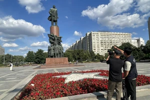 Đoàn phim tài liệu “Hồ Chí Minh - Con đường phía trước” đang thực hiện cảnh quay tại Nga