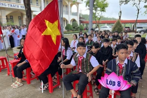 Học sinh Trường Dân tộc nội trú THCS và THPT Bù Gia Mập, huyện Bù Gia Mập, tỉnh Bình Phước dự lễ khai giảng. Ảnh: BÙI LIÊM