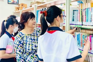 Học sinh và giáo viên Trường THCS Huỳnh Khương Ninh (quận 1) đổi mới phương pháp dạy học và kiểm tra, đánh giá môn Ngữ văn bằng hoạt động đọc sách ở thư viện