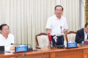 Đồng chí Nguyễn Văn Nên phát biểu tại phiên họp. Ảnh: VIỆT DŨNG