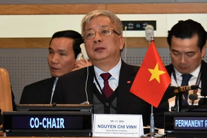 Thượng tướng Nguyễn Chí Vịnh tại Hội thảo Liên hợp quốc “Việt Nam khắc phục hậu quả chiến tranh, nỗ lực vì hòa bình và phát triển bền vững” ở New York, Hoa Kỳ, tháng 3-2019. Ảnh: YÊN BA