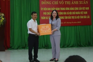 Phó Chủ tịch nước Võ Thị Ánh Xuân thăm, tặng quà Trung tâm Bảo trợ xã hội tỉnh Đắk Lắk