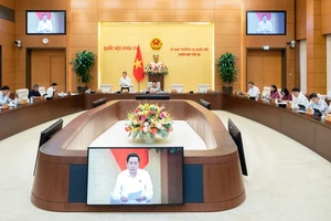 Phó Chủ tịch Thường trực Quốc hội Trần Thanh Mẫn điều hành nội dung cho ý kiến về dự án Luật Đất đai (sửa đổi)