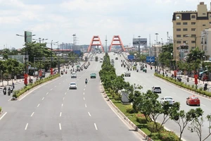 Điều tiết giao thông trên đường Phạm Văn Đồng chưa hợp lý