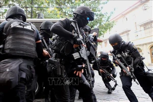 Cảnh sát đặc nhiệm Philippines tham gia diễn tập chống khủng bố ở Manila. Ảnh: TTXVN