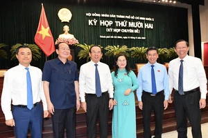 Bí thư Thành ủy TPHCM Nguyễn Văn Nên, Chủ tịch UBND TPHCM Phan Văn Mãi, Chủ tịch HĐND TPHCM Nguyễn Thị Lệ cùng các đồng chí lãnh đạo tại kỳ họp