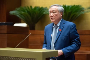 Chánh án Tòa án Nhân dân Tối cao Nguyễn Hòa Bình trình bày Báo cáo công tác của Tòa án nhân dân năm 2023. Ảnh: VIẾT CHUNG 
