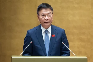 Bộ trưởng Bộ Tư pháp Lê Thành Long trình bày báo cáo về công tác thi hành án năm 2023. Ảnh: VIẾT CHUNG