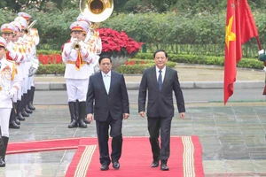 Thủ tướng Phạm Minh Chính chủ trì lễ đón chính thức Thủ tướng Lào Sonexay Siphandone. Ảnh: QUANG PHÚC