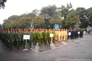 Phó thủ tướng Chính phủ, Chủ tịch Uỷ ban An toàn giao thông Quốc gia Trần Lưu Quang phát biểu tại lễ ra quân Năm An toàn giao thông 2024.