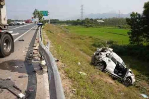 Hiện trường vụ tai nạn tại tuyến cao tốc Cam Lộ - La Sơn thuộc địa phận tỉnh Thừa Thiên Huế