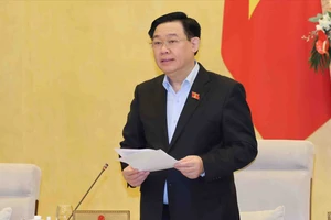Chủ tịch Quốc hội Vương Đình Huệ, từng là Bí thư Thành ủy Hà Nội, bày tỏ quan ngại về tình trạng ô nhiễm không khí trầm trọng ở Thủ đô. Ảnh: QUANG PHÚC 