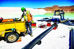Khai thác lithium tại Chile gặp khó khăn do hạn hán Ảnh: GETTY IMAGES/ INVESTOPEDIA
