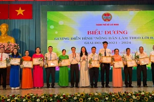 Trao bằng khen cho các tập thể, cá nhân có thành tích xuất sắc trong học tập và làm theo tư tưởng, đạo đức, phong cách Hồ Chí Minh giai đoạn 2021 – 2024