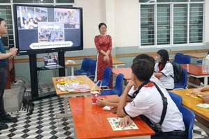  Học sinh lớp 9 Trường THCS Lê Quý Đôn (quận 3, TPHCM) tìm hiểu môi trường học tập ở cấp THPT. Ảnh: THU TÂM