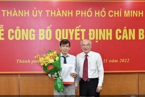 Đồng chí Nguyễn Khắc Văn nhận quyết định làm Phó Tổng Biên tập Báo SGGP từ tháng 11-2022. Ảnh: VIỆT DŨNG