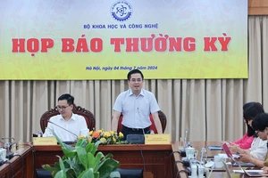 Thứ trưởng Bộ KH-CN Nguyễn Hoàng Giang phát biểu tại họp báo. Ảnh: TL 