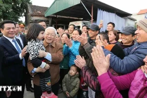 Tổng Bí thư Nguyễn Phú Trọng với nhân dân xã Tây An, huyện Tiền Hải, Thái Bình. Ảnh: TTXVN