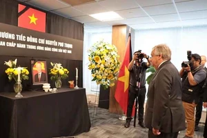Tổng Thư ký Liên hợp quốc Antonio Guterres viếng Tổng Bí thư Nguyễn Phú Trọng tại Phái đoàn Thường trực Việt Nam tại Liên hợp quốc ở New York (Mỹ). Ảnh: TTXVN