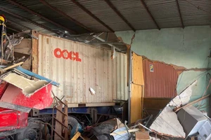 Vụ xe container tông hàng loạt nhà dân: Thêm một nạn nhân tử vong