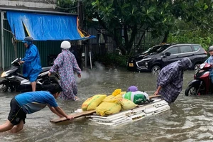 Một khu dân cư ở TP Phú Quốc bị ngập nặng trong cơn mưa ngày 19-9