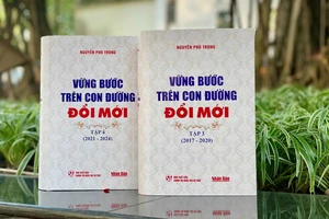 Tập 3 và 4 bộ sách "Vững bước trên con đường đổi mới" của đồng chí Tổng Bí thư Nguyễn Phú Trọng