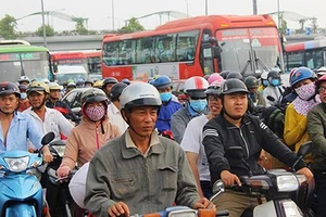 Chủ trương đội mũ bảo hiểm khi đi xe máy đã được người dân ủng hộ và chấp hành rất nghiêm