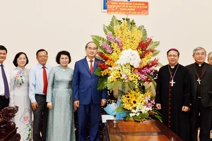 Lãnh đạo TPHCM chúc mừng Giáng sinh Tòa Tổng Giám mục Tổng Giáo phận TPHCM 