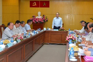 Bí thư Thành ủy TPHCM Nguyễn Thiện Nhân phát biểu trong buổi làm việc với quận 12. Ảnh: VIỆT DŨNG