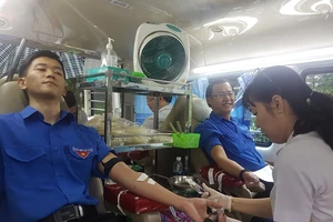 Gần 100 cán bộ, công nhân viên Công ty Fosco tham gia ngày hội hiến máu