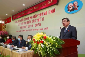 Chủ tịch UBND TPHCM Nguyễn Thành Phong phát biểu tại đại hội. Ảnh: DŨNG PHƯƠNG