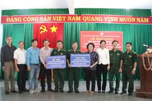 Bàn giao công trình điện năng lượng mặt trời tặng Biên phòng tỉnh Bình Phước