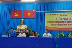 Tổ ứng cử viên đại biểu Quốc hội Khóa XV, đơn vị bầu cử số 5 quận Tân Bình, Tân Phú tiếp xúc với cử tri quận Tân Bình