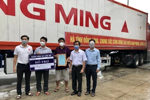 Tiếp nhận 18 container hàng hóa thiết yếu từ tỉnh Hà Tĩnh hỗ trợ TPHCM 