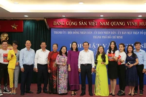 Lãnh đạo TPHCM họp mặt văn nghệ sĩ mừng Xuân, mừng Đảng năm 2022 