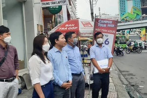Khó quản lý, xử phạt vi phạm trong hoạt động quảng cáo ngoài trời tại quận Tân Bình 