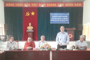 Trung tướng Nguyễn Văn Nam, Chủ tịch Hội Hữu nghị Việt Nam - Campuchia TPHCM phát biểu tại hội nghị