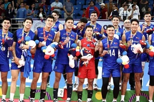 Đội tuyển bóng chuyền nam Philippines giành HCB sau khi để thua Indonesia trong trận chung kết tại SEA Games 30