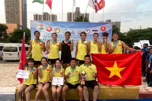 Thắng Thái Lan, đội tuyển bóng ném bãi biển nữ Việt Nam giành ngôi vô địch châu Á. Ảnh: VHF