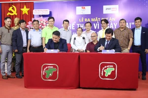 Uỷ ban Paralympic Việt Nam ký kết hợp tác cùng Công ty CP phát triển thể thao SportGroup. Ảnh: THANH TÙNG 