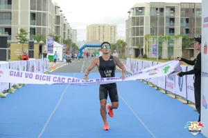 Lâm Quang Nhật giành 2 HCV tại giải các CLB triathlon quốc gia 2024