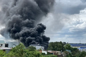 ​Cháy lớn thiêu rụi nhà xưởng 1.000 m² tại Đồng Nai
