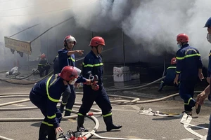 Cháy 8 ki ốt chợ Long Khánh ở Đồng Nai