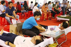 Cán bộ, đoàn viên thanh niên tham gia hiến máu tình nguyện